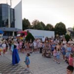 “Летњи плес са маскотама” окупио најмлађе у оквиру “Лета културе 2025 – Темнићки натпис”