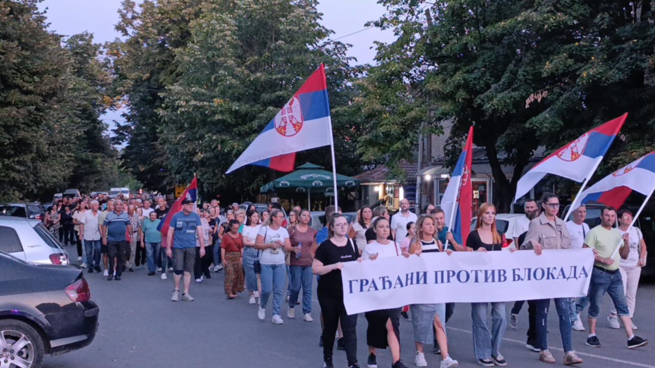 Мирна шетња у Варварину у знак протеста против блокада