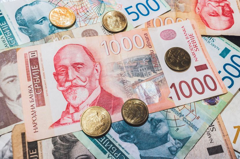 Минимална плата у Србији достигла 500 евра, плате у здравству и просвети значајно увећане
