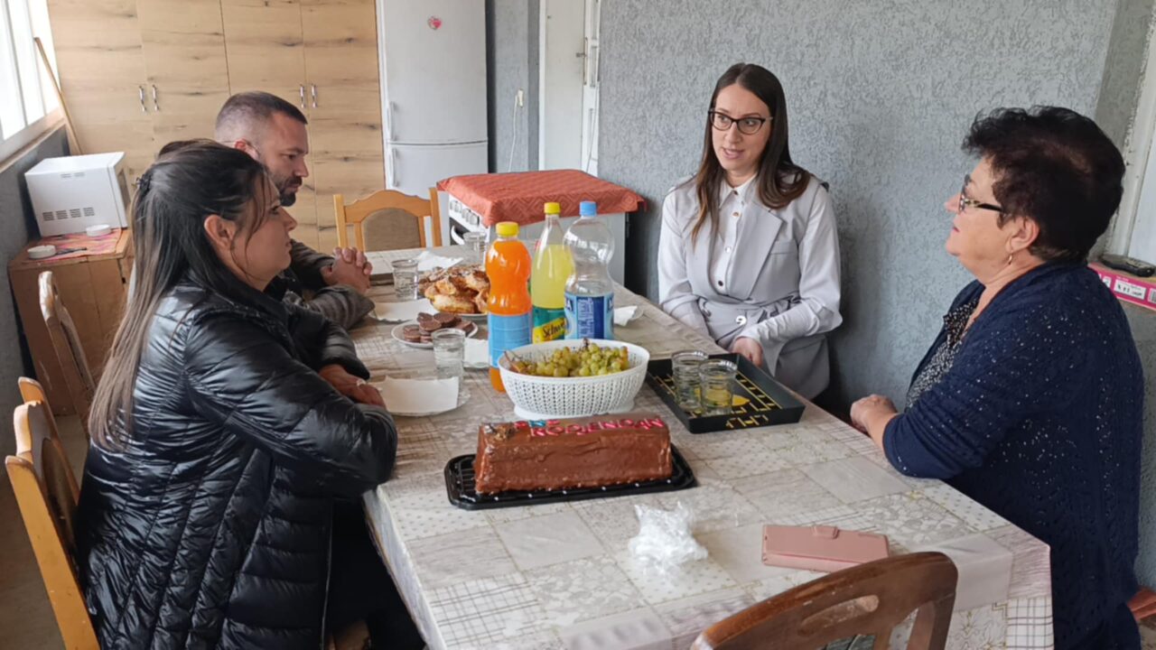 Представници Општинског одбора СНС Варварин обишли једну од оснивача странке поводом 17 година постојања