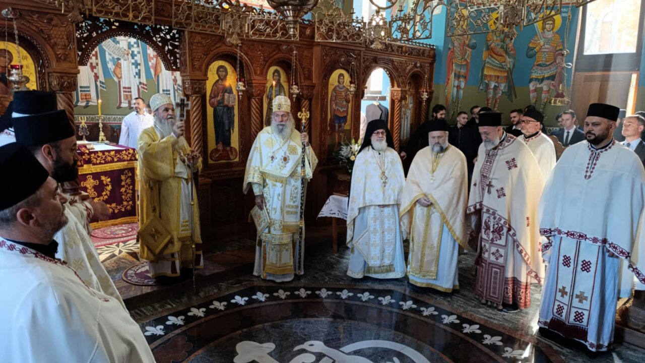 Слава у Манастиру Светог Луке: Освештан славски колач уз молитву за мир и благослов