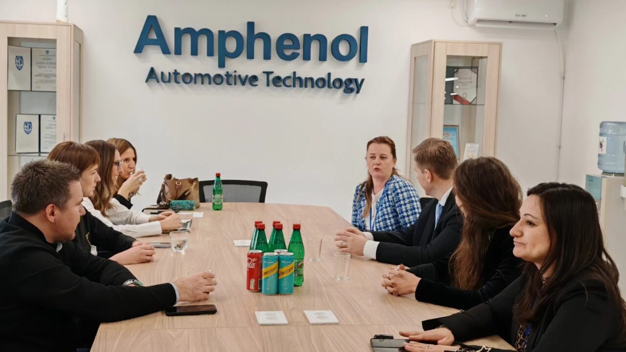 Амбасадор Словачке посетио Трстеник и фабрику “Амфенол”