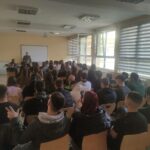 Матуранти Средње школе Варварин упознати са системом одбране и могућностима каријере у Војсци Србије