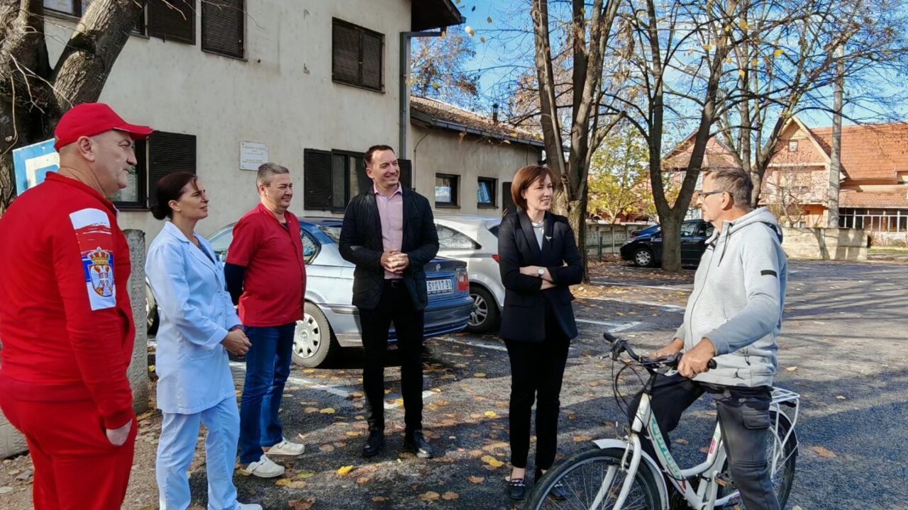 У Стопањи асфалтиран нови пут и уређен паркинг испред Дома здравља