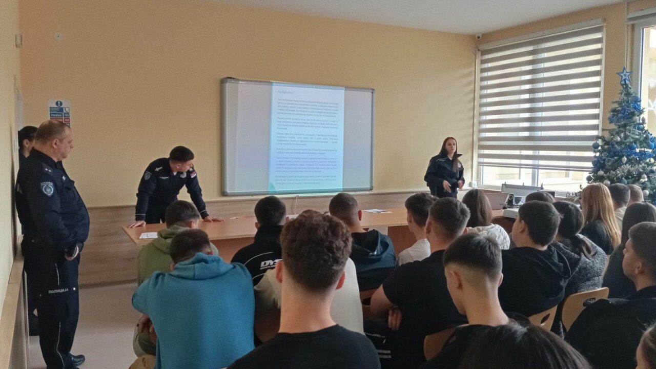 Превенција као најјаче оружје: Полиција едукује ученике о породичном насиљу