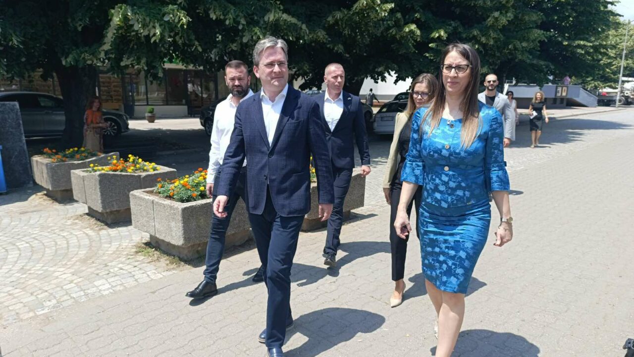 СНС: Пуна подршка Николи Селаковићу