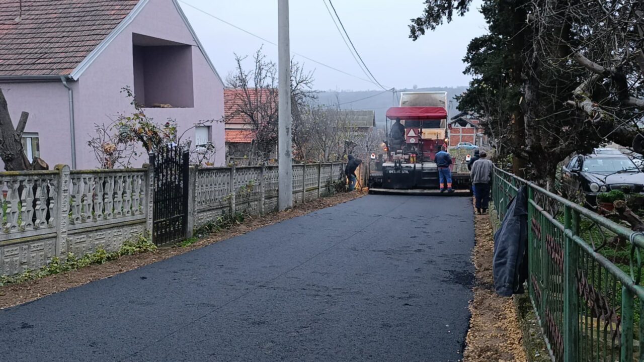 Реализована још једна важна инвестиција, асфалтирана улица Добрице Ћосића у Маренову