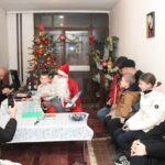 Божић Бата стигао у Крушевац: Свечаност за децу одушевила станаре