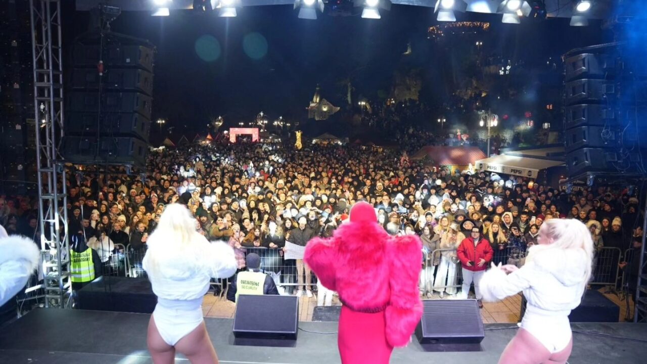 Спектакл за почетак године: Јелена Карлеуша одушевила Врњачку Бању