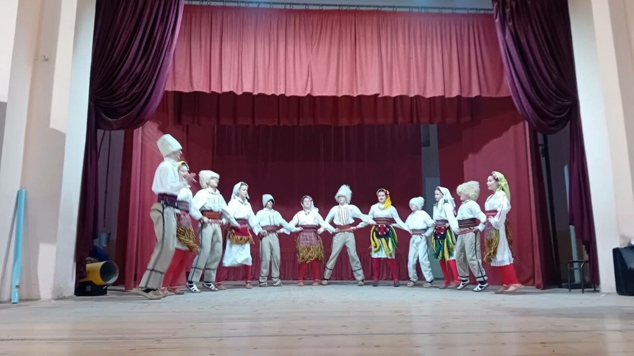 Новогодишња чаролија у Бошњану: пакетићи и фолклор за најмлађе