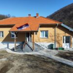 Реновирана школа у Лозни: Улагање у образовање темељ је сигурне будућности