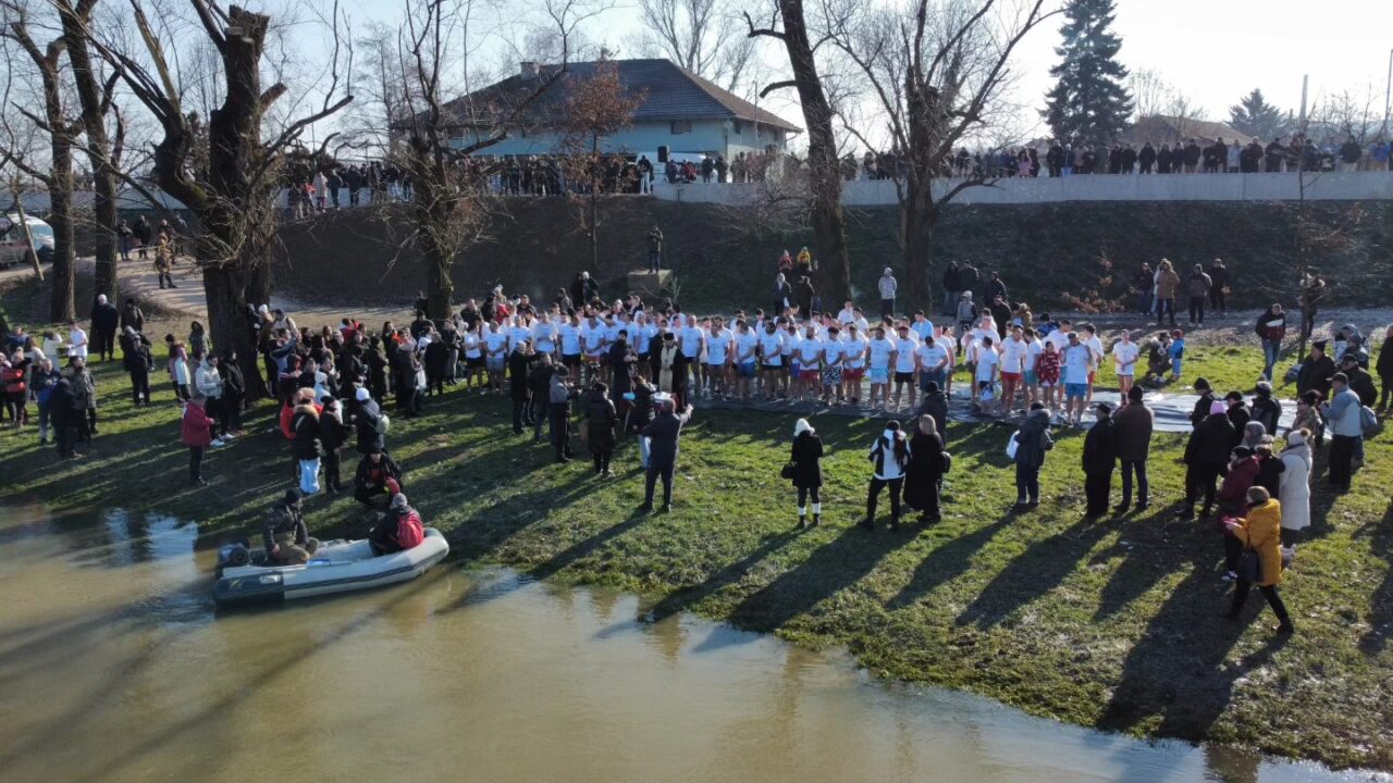 Богојављенско пливање за Часни крст на Западној Морави у Трстенику
