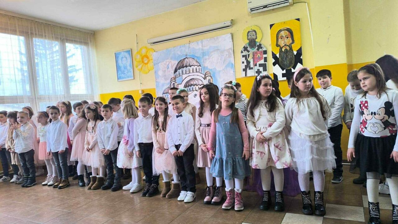 Савиндан свечано обележен у ОШ “Мирко Томић” у Обрежу