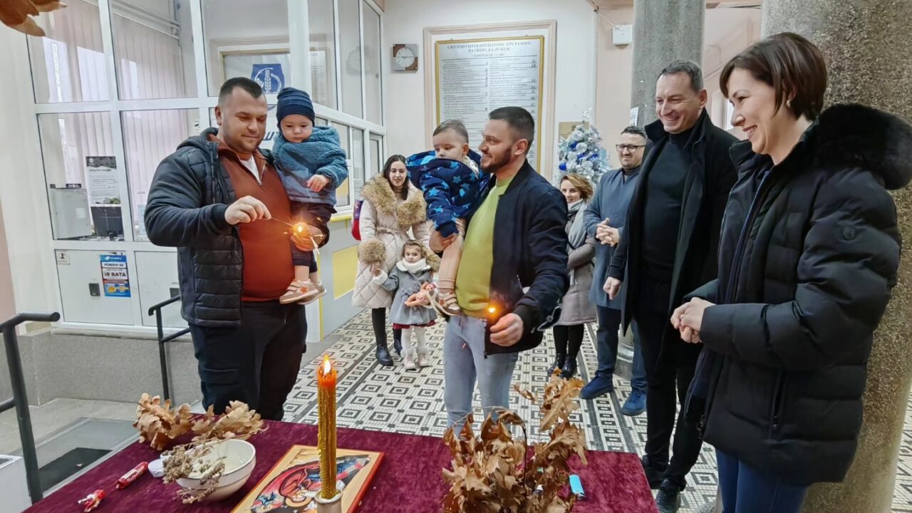 Свечани божићни пријем у Трстенику за положајнике и прворођене бебе