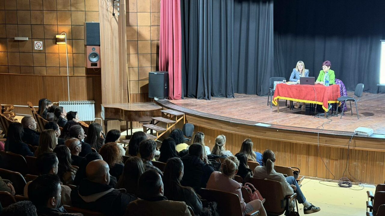 У Варварину одржана трибина “Ментално здравље у школама – прва психолошка помоћ”