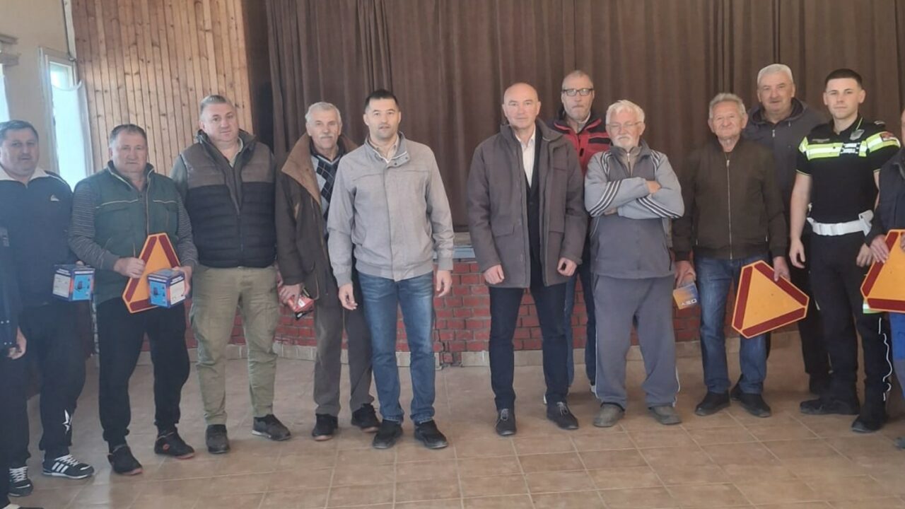 Акција “Безбедност трактора у саобраћају” реализована у Александровцу