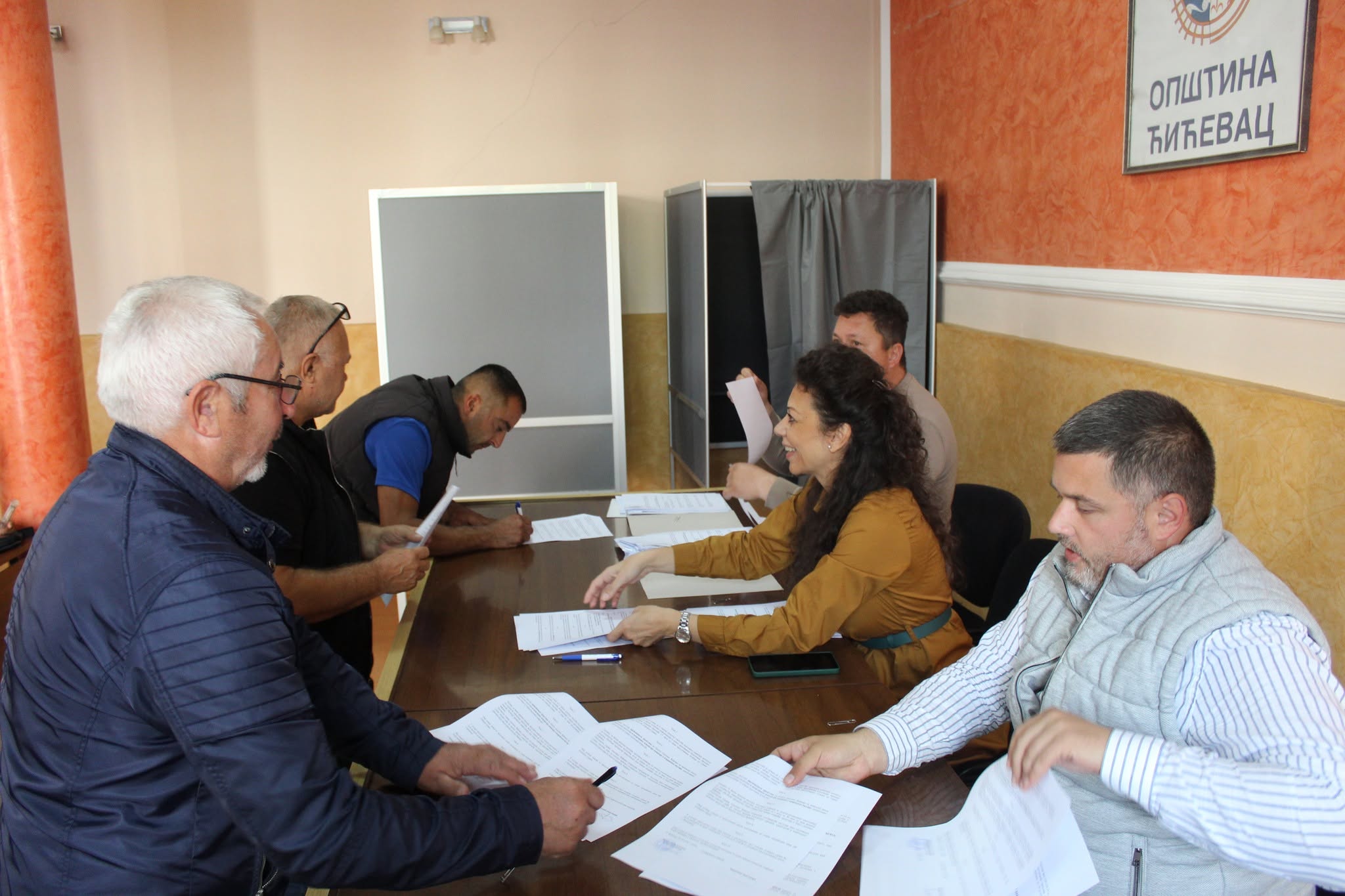 Нова помоћ пољопривредницима у Ћићевцу: Субвенције за пчеларство и системе за наводњавање