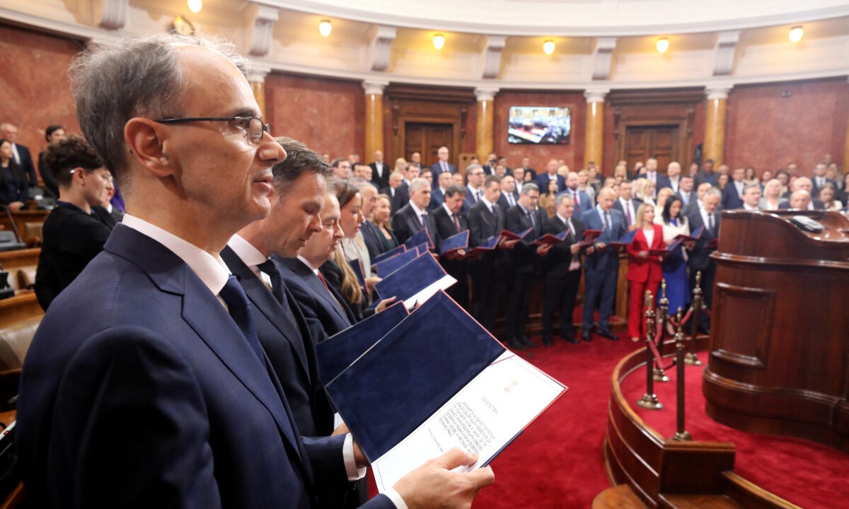 Изабрана нова Влада Републике Србије