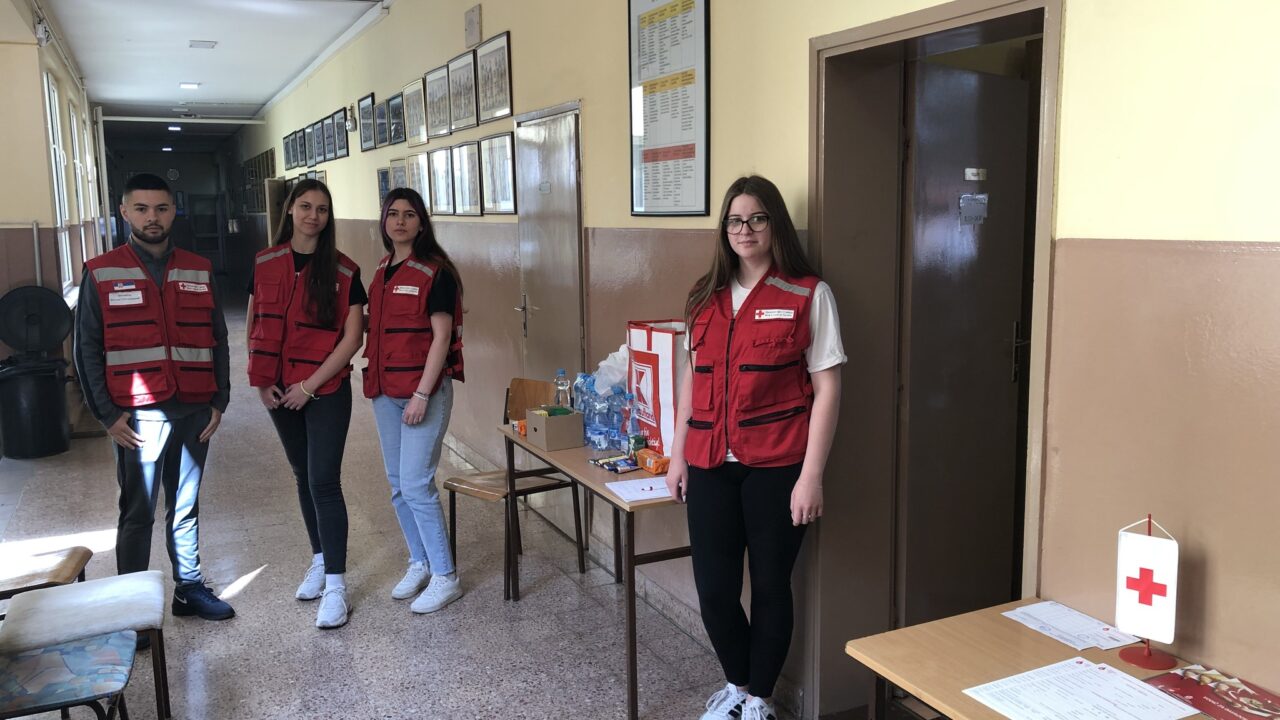 Ванредна акција добровољног давања крви у Средњој школи Варварин поводом Недеље Црвеног крста