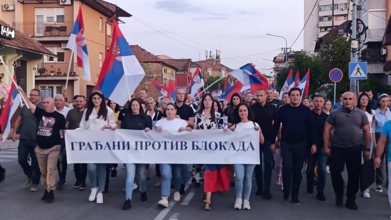 Не дамо Србију! На улице Крушевца изашло преко 4.000 грађана против блокада