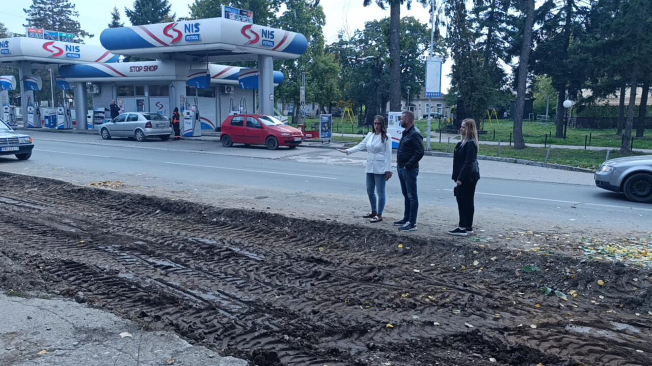 У току радови на уређењу пешачких стаза у улицама Слободе и Јове Курсуле