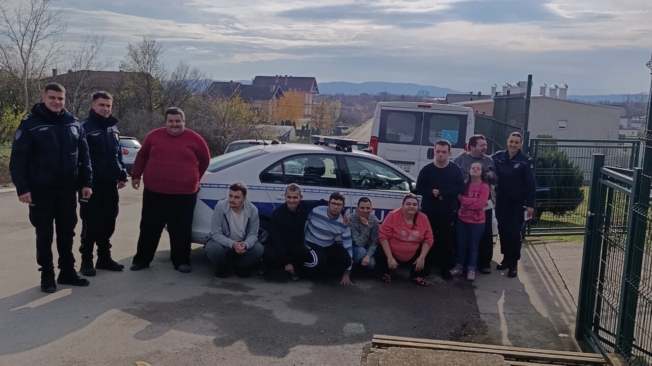 Полиција едуковала кориснике Дневног боравка о безбедности у саобраћају