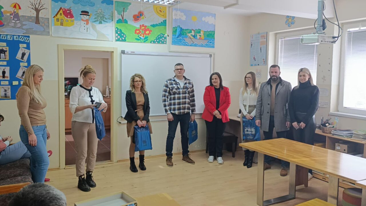 Општински одбор СНС Варварин обележио Дан особа са инвалидитетом посетом Дневном боравку