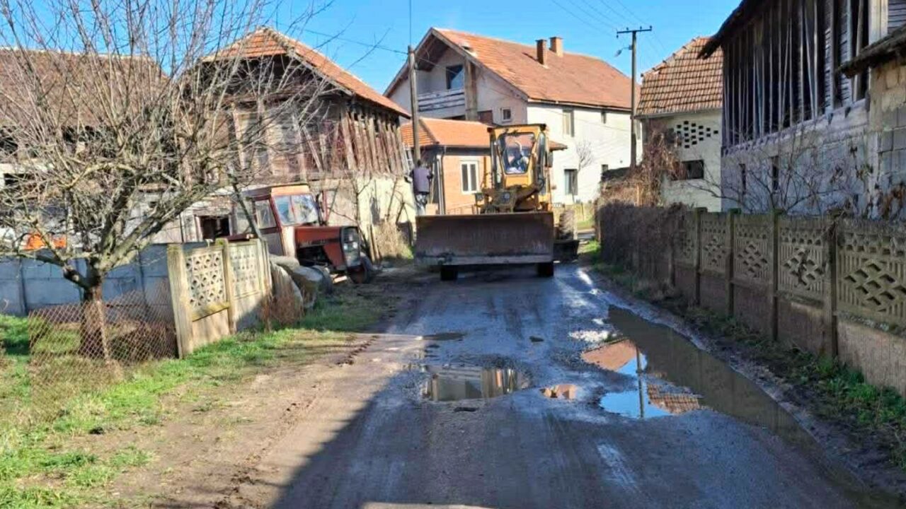 Инфраструктура као приоритет: Уређују се улице и путеви у варваринским селима