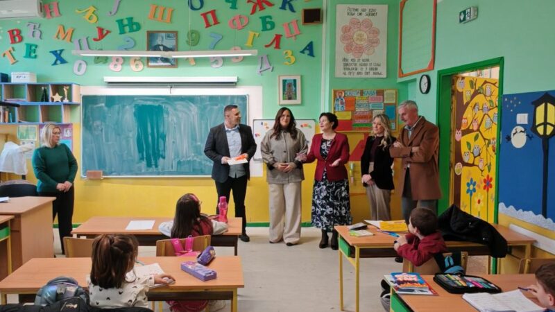 Министарка Сара Павков обишла школе у Сушици и Јасици: За еколошко грејање издвојено 12 милиона динара