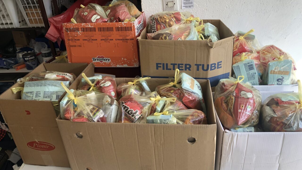 Црвени крст Варварин поделио васкршње пакетиће деци корисника Народне кухиње